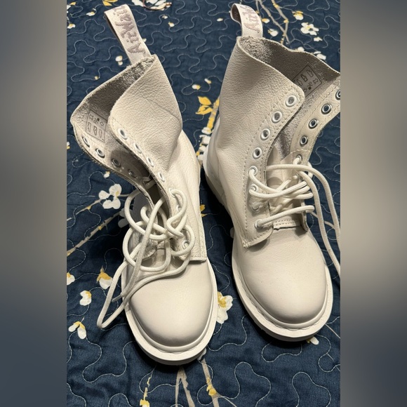 Martens 1460 PASCAL WOMEN'S MONO LACE UP BOOTS SIZE US WHITE